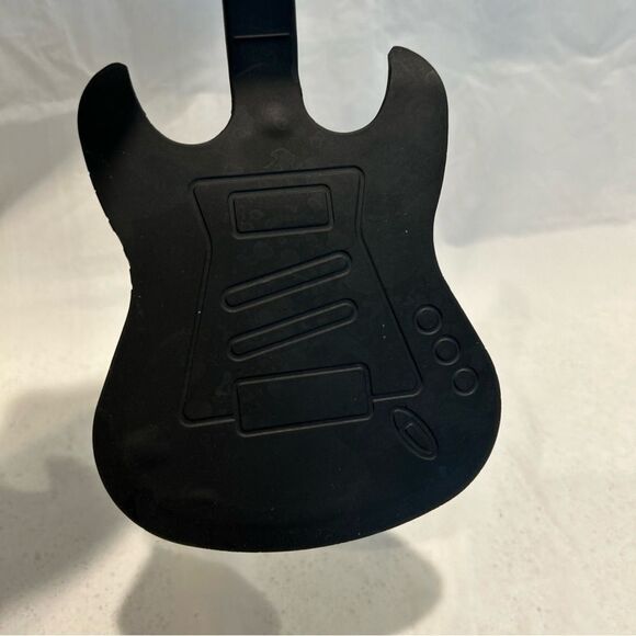 guitar Shaped spatula, Black Silicone - Picture 3 of 6